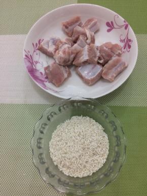 准备排骨和糯米