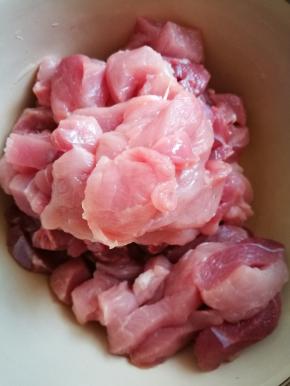 瘦肉洗净切片