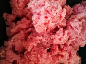 所有的肉打好了，放锅里，一会好调味