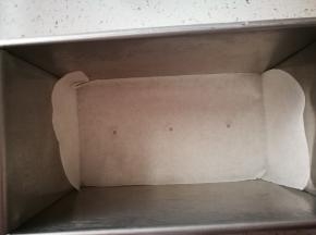 底下铺张油纸，一会好脱模