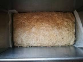 熟了后，关火焖3分钟，出锅，放凉切片 肉馅凉了后自动离模了，一提油纸就出来了。具体看以下小贴士