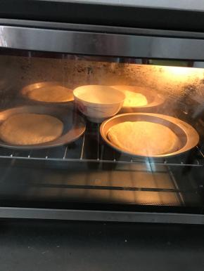 分别做好后，在温暖湿润处进行二发。