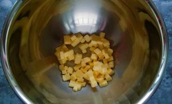 黄油切小粒室温软化