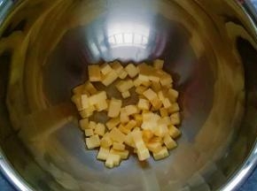 黄油切小粒室温软化