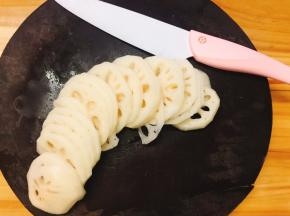 用奈瓷刀切成薄片