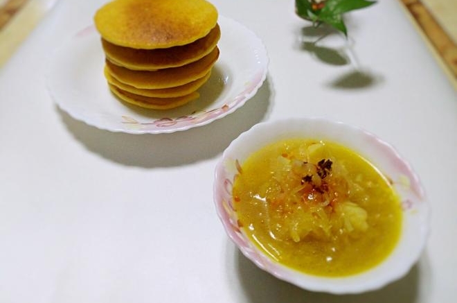 土豆条酸菜汤+牛奶鸡蛋玉米饼