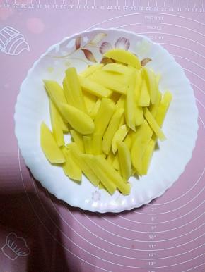 土豆切成条