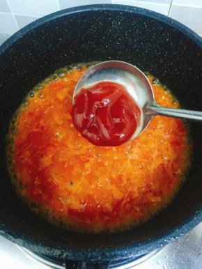 加入一勺番茄酱