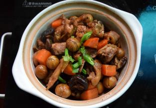 烧到收汁撒上葱花就好了