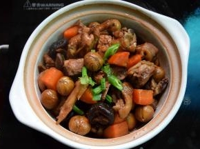 烧到收汁撒上葱花就好了