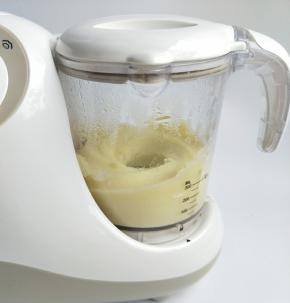 然后蒸熟的土豆在搅打成土豆泥