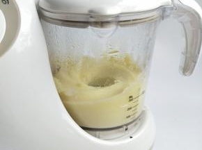 然后蒸熟的土豆在搅打成土豆泥