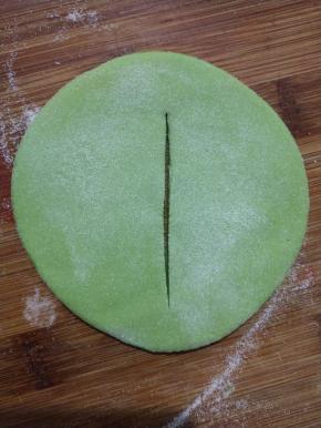 中间切一刀，两头不要切断