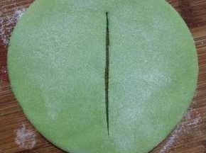 中间切一刀，两头不要切断