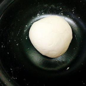 手揉至光滑面团