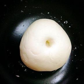 面团已发好 测试是用手指搓一个洞不反弹即可