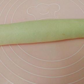 由下往上卷，卷紧些