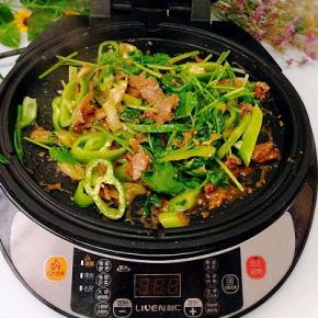 烤好后加入长青椒，香菜即可出锅