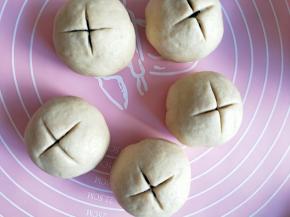 也可以在上面划两刀，划出花型