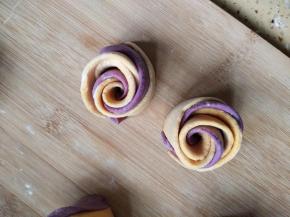 就成了两朵玫瑰