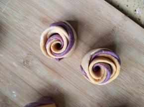 就成了两朵玫瑰