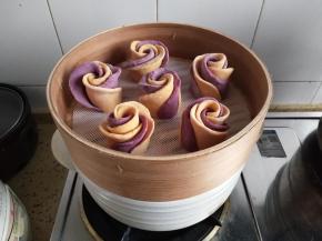 放入蒸笼大火蒸二十分钟