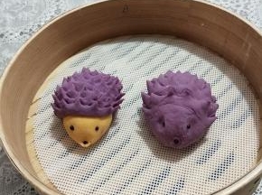还做了一只紫色的一同放入蒸笼大火蒸二十分钟