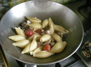 20分钟过后，全部炖好、装盘上桌。