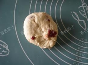 取一个面胚揉十几下