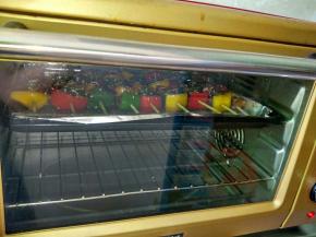 放入预热200度烤箱，上层烤15分钟，中途翻面。