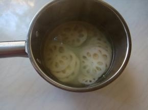 继续焯藕片。