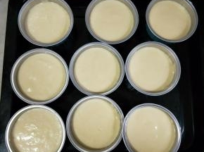 装入模具中，烤盘里放1厘米左右的水。