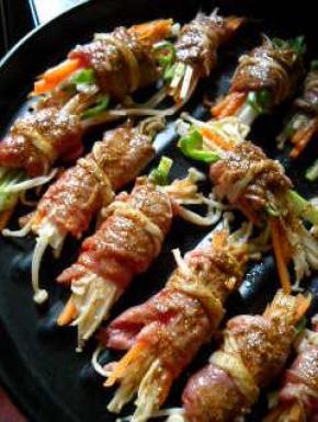 取出刷遍调料，用低档烧烤烤2分钟；取出翻一面，刷调料，薄块烧烤档烤2分钟。