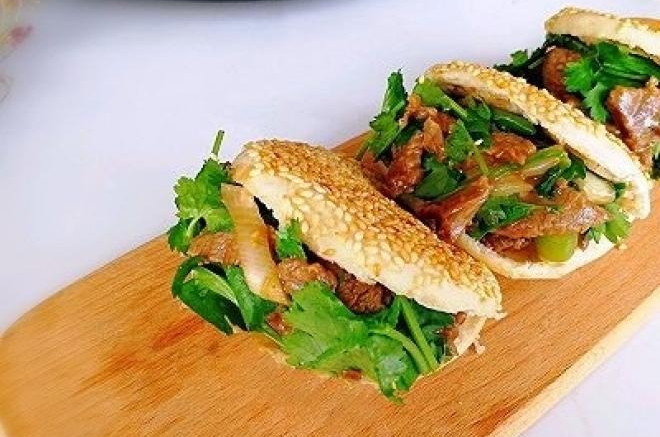 烧饼夹烤肉