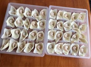 后来又包了两盒，吃不完放冰箱冻着