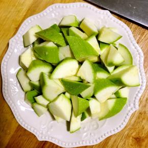 2.不用去瓤，切滚刀块，装盘