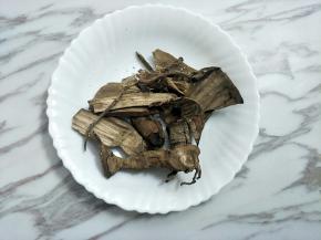 这道汤的关键就是这个草根，山上挖的，一把才2块钱，反复冲洗干净