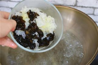 放入开水煮五分钟