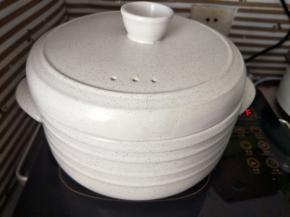 盖上盖子大火烧开，水开后转中小火慢炖