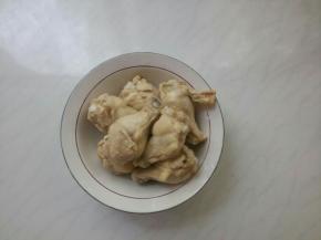 捞出冲洗干净。