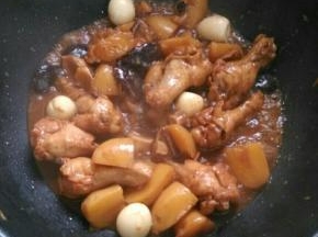 尝一下咸度，放少许盐，大火收汁即可。