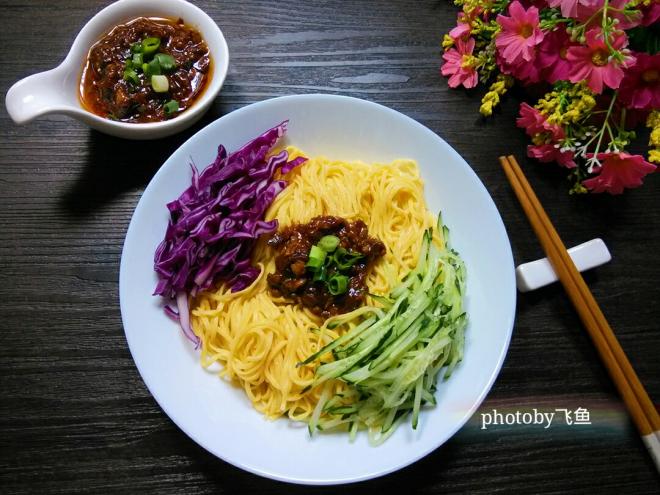 胡萝卜手工面条（附鸡蛋炸酱）