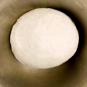 5.揉至三光状态，盖盖子室温发酵