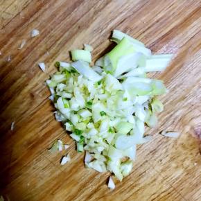 3.葱蒜切丁