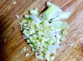 3.葱蒜切丁