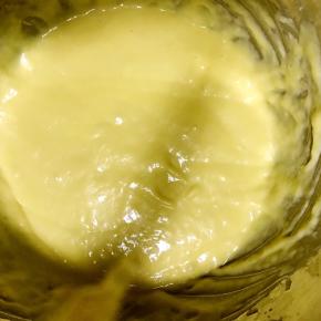 第三次加入蛋黄，翻拌均匀的面糊状态，想要细腻，可以过筛。我没过，原因，嫌麻烦