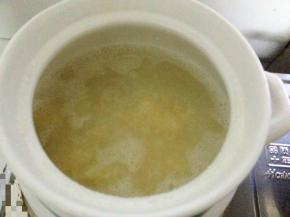 大概20分钟，山药炖酥后，就可加枸杞，这个时间要看山药的大小