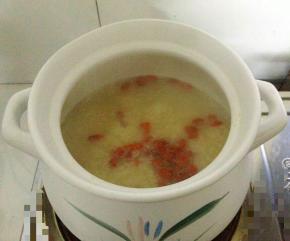 营养的山药枸杞小米粥炖好了