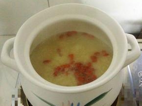 营养的山药枸杞小米粥炖好了