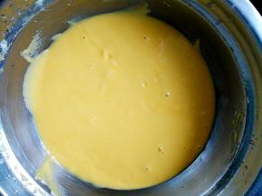 用电动打蛋器低速搅拌几秒钟，混合均匀